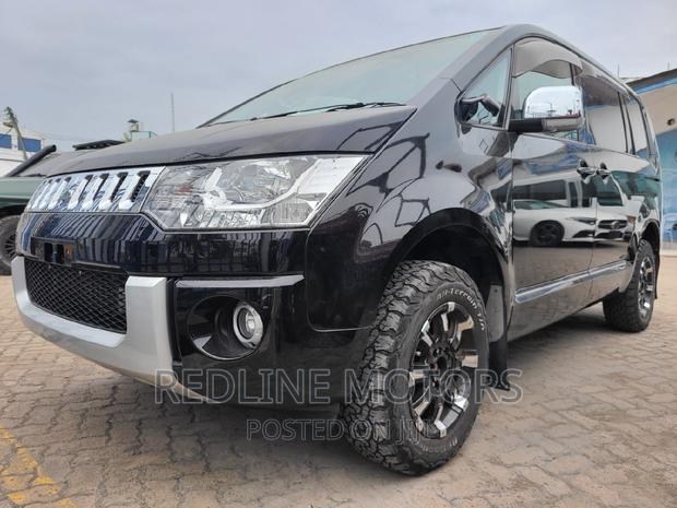 2016 Mitsubishi Delica Black - Luxurious Pickup