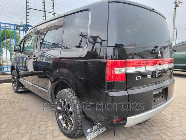 2016 Mitsubishi Delica Black - Luxurious Pickup