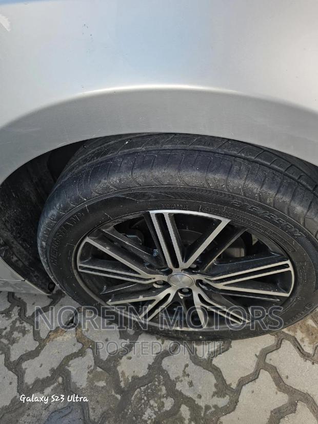 Luxurious 2015 Toyota Crown in Silver: Top-of-the-line Sedan for You