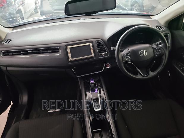 Honda Vezel 2016 1.5 Hybrid 2WD Black: Luxury and Efficiency in One Compact SUV
