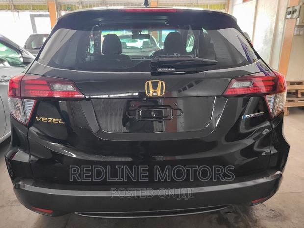 Honda Vezel 2016 1.5 Hybrid 2WD Black: Luxury and Efficiency in One Compact SUV