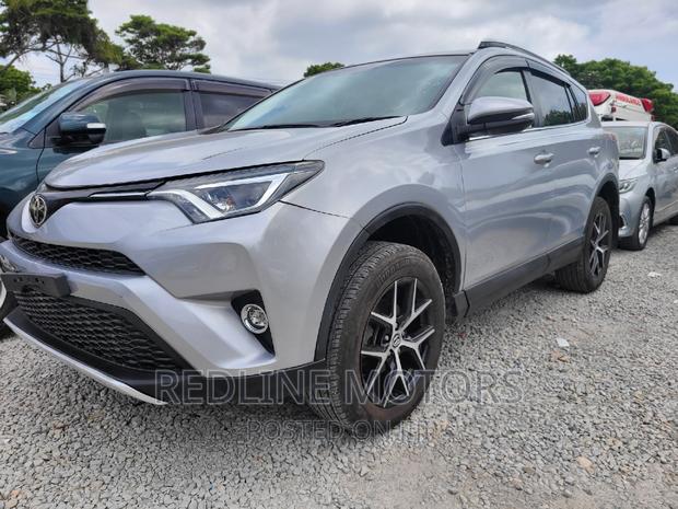 Luxury 2016 Toyota RAV4 LE AWD: All-Wheel Drive 2.5L SUV