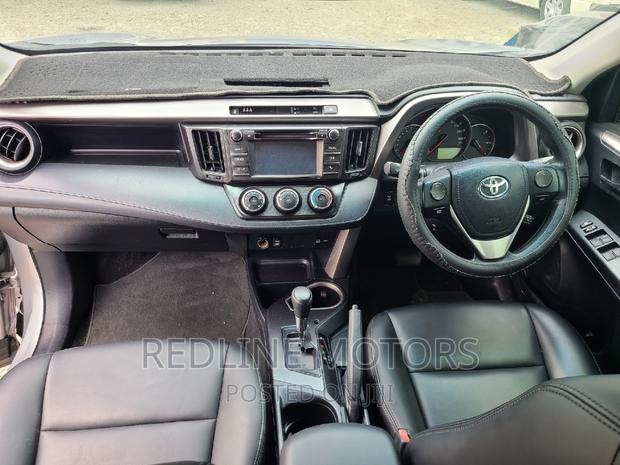 Luxury 2016 Toyota RAV4 LE AWD: All-Wheel Drive 2.5L SUV