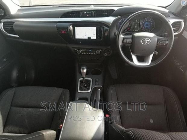 2018 Toyota Hilux Black Trim: Stylish & Durable Pickup
