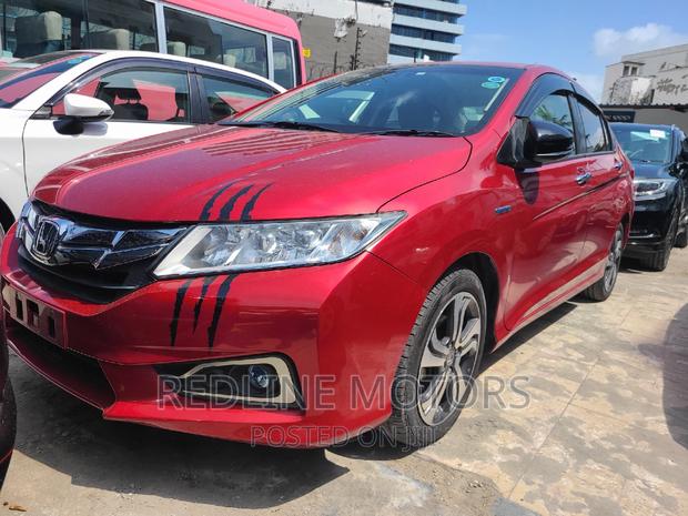 Red Honda Grace 1.5 Hybrid AWD 2016 - High-Quality Used Vehicle
