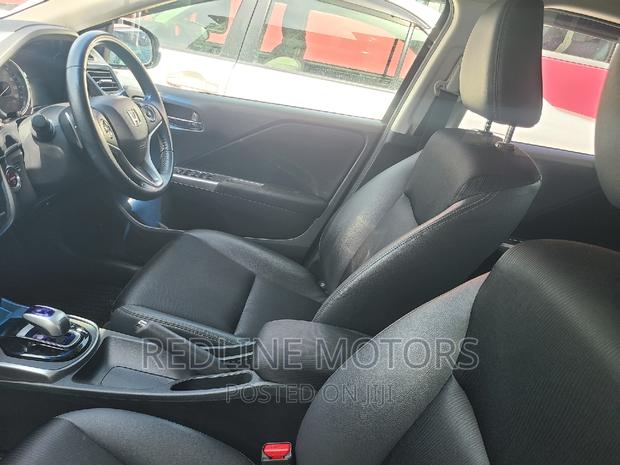 Red Honda Grace 1.5 Hybrid AWD 2016 - High-Quality Used Vehicle