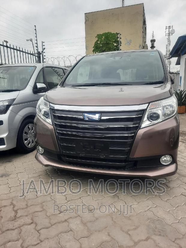 Brown Toyota Noah 1.8 FWD Hybrid 7-Seater 2017