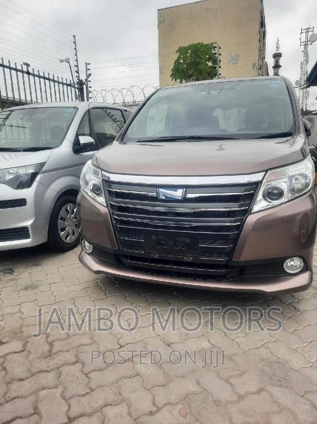 Brown Toyota Noah 1.8 FWD Hybrid 7-Seater 2017