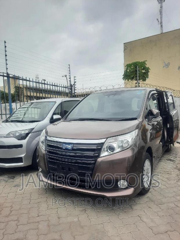 Brown Toyota Noah 1.8 FWD Hybrid 7-Seater 2017