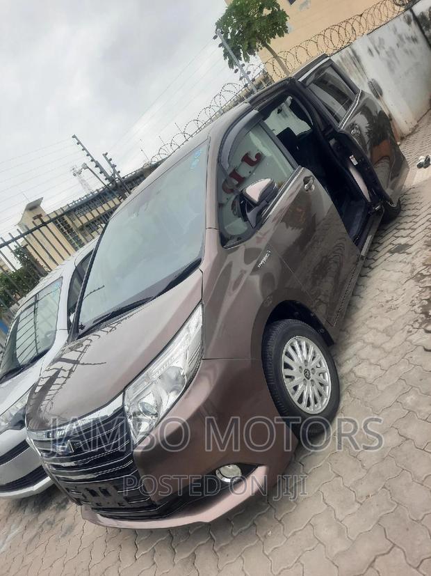 Brown Toyota Noah 1.8 FWD Hybrid 7-Seater 2017