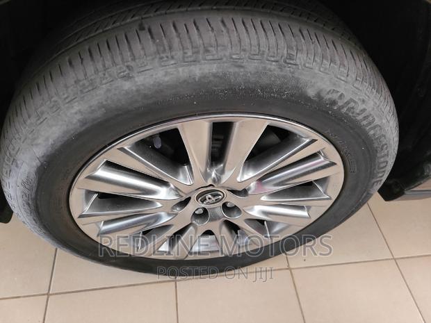 Matt Black Toyota Harrier 2.0 Turbo 2017: Efficient Performance and Style