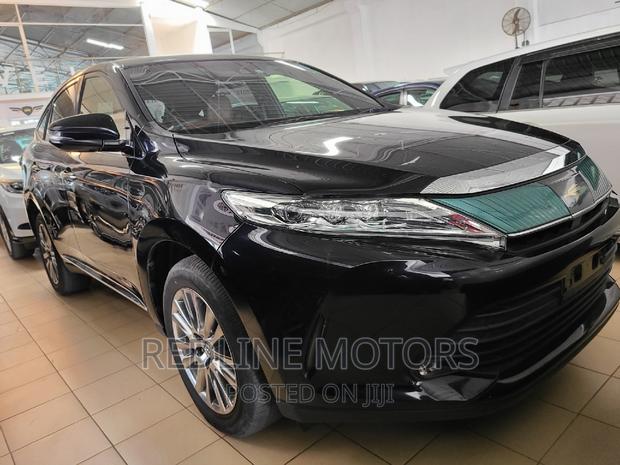 Matt Black Toyota Harrier 2.0 Turbo 2017: Efficient Performance and Style