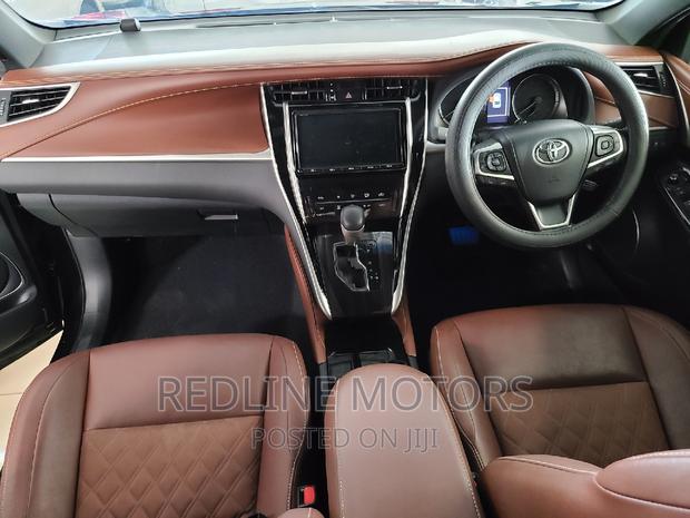 Matt Black Toyota Harrier 2.0 Turbo 2017: Efficient Performance and Style