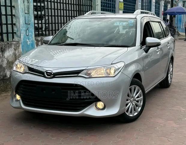 Toyota Corolla Fielder 2016 Silver