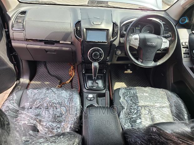 2016 Isuzu D-MAX 4x4 Black - Adventure-Ready Pickup