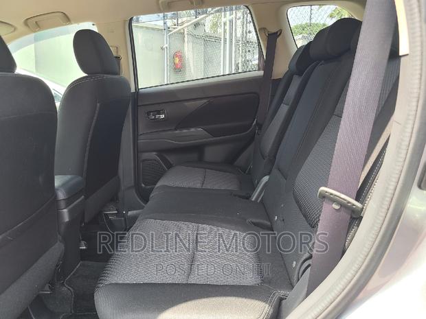 2016 Mitsubishi Outlander 2.0 PHEV AWD Gray - Pre-Owned Luxury