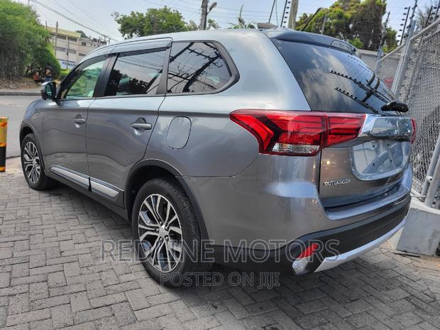 2016 Mitsubishi Outlander 2.0 PHEV AWD Gray - Pre-Owned Luxury