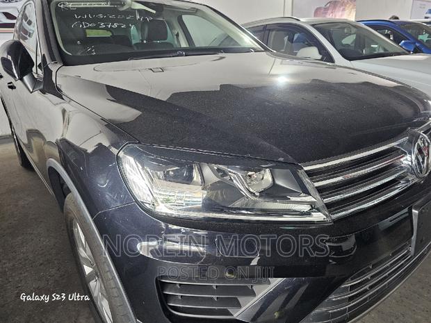 2016 Volkswagen Touareg - Modern Matt Black