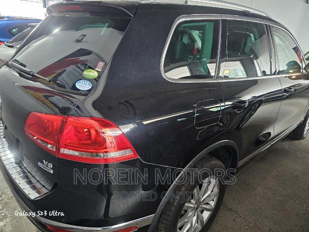 2016 Volkswagen Touareg - Modern Matt Black