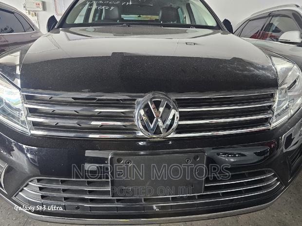 2016 Volkswagen Touareg - Modern Matt Black