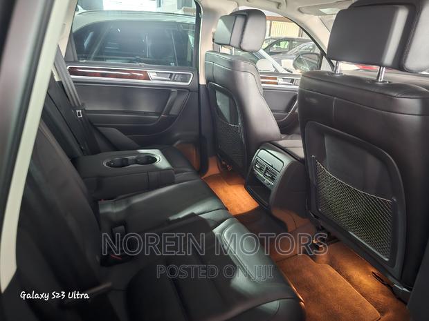 2016 Volkswagen Touareg - Modern Matt Black
