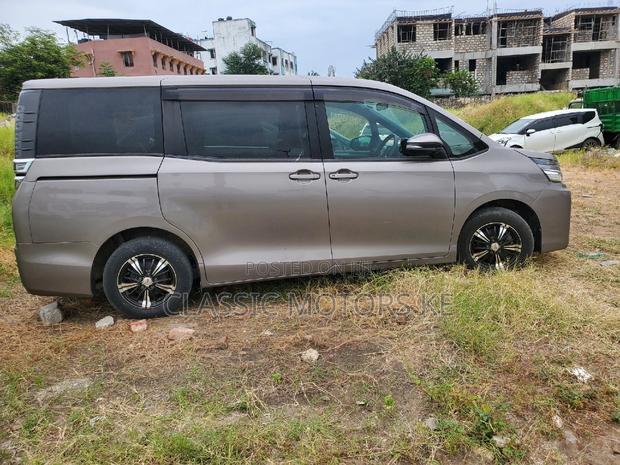 2018 Toyota Voxy Gold Package - MPV for Luxury Driving