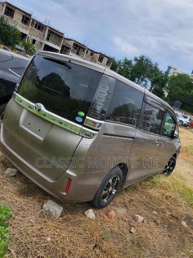 2018 Toyota Voxy Gold Package - MPV for Luxury Driving