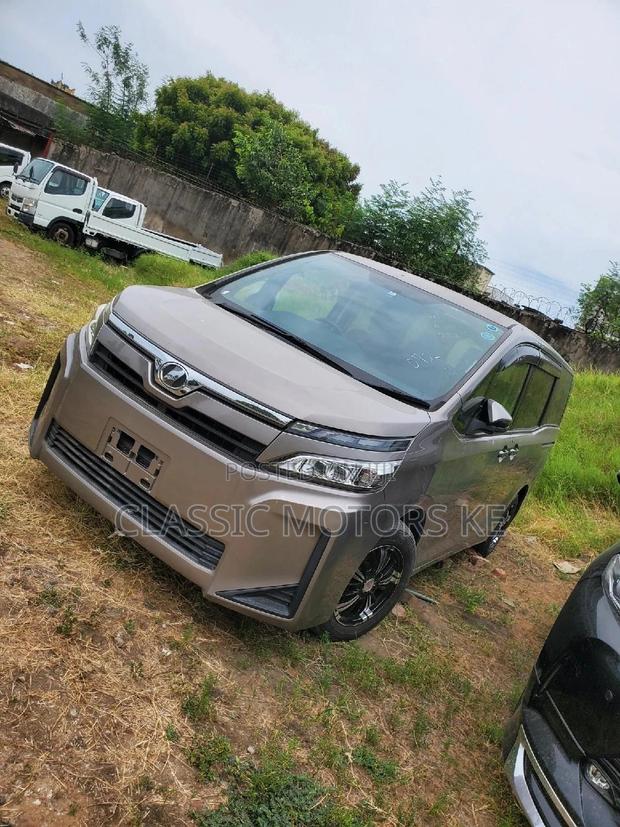 2018 Toyota Voxy Gold Package - MPV for Luxury Driving