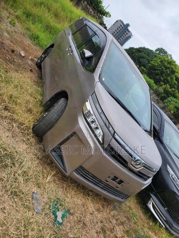 2018 Toyota Voxy Gold Package - MPV for Luxury Driving