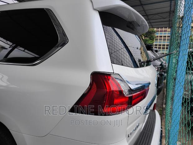 Pearl-Colored LX 570 AWD 2016 - Luxury 5-Seater SUV