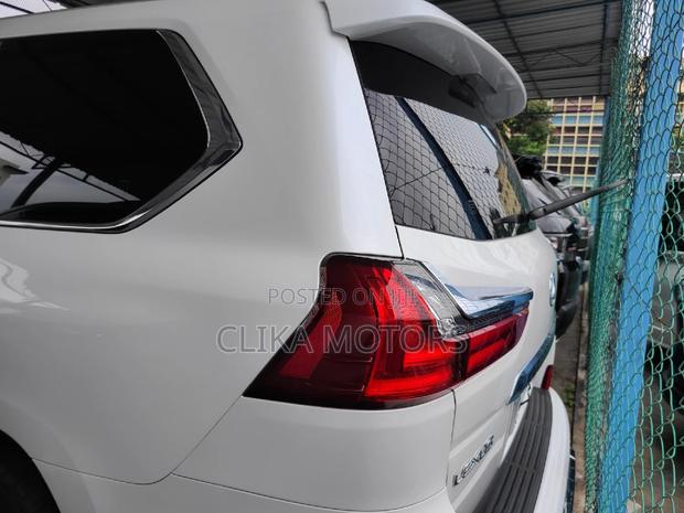 Pearl-Colored LX 570 AWD 2016 - Luxury 5-Seater SUV