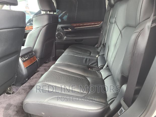 Pearl-Colored LX 570 AWD 2016 - Luxury 5-Seater SUV