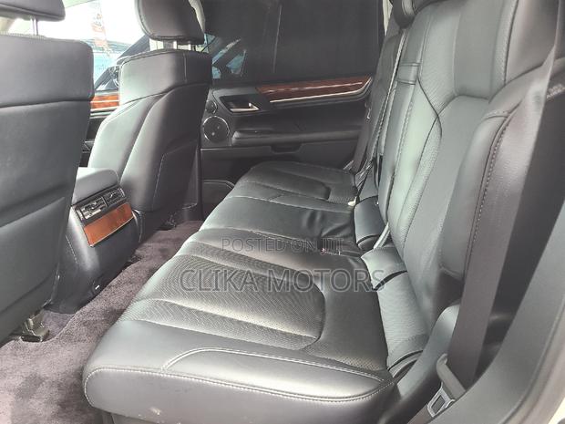 Pearl-Colored LX 570 AWD 2016 - Luxury 5-Seater SUV