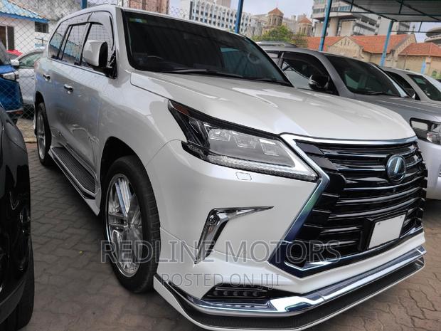 Pearl-Colored LX 570 AWD 2016 - Luxury 5-Seater SUV