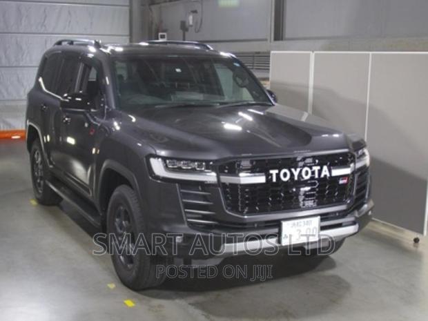2022 Toyota Land Cruiser Gray - Premium Edition