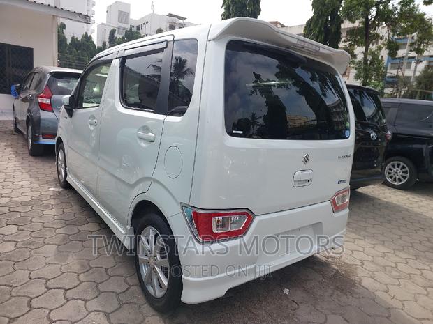 2017 Wagon R White by Suzuki: Reliable and Comfortable