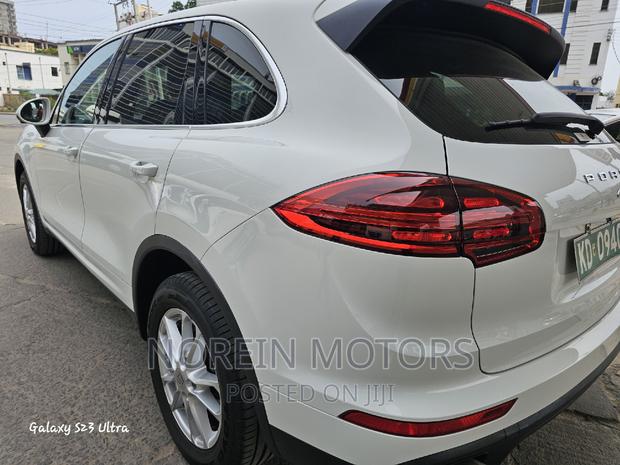 Pre-Owned 2018 Porsche Cayenne in Pearl - Premium SUV