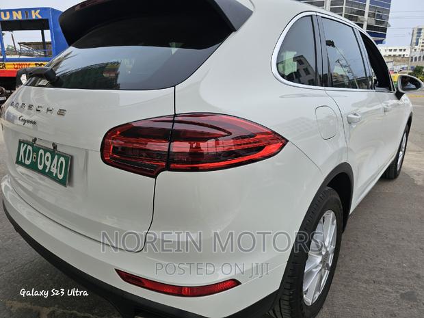 Pre-Owned 2018 Porsche Cayenne in Pearl - Premium SUV