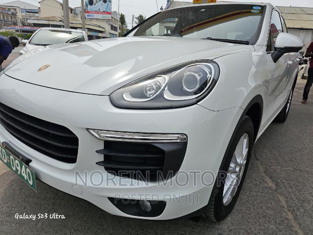 Pre-Owned 2018 Porsche Cayenne in Pearl - Premium SUV