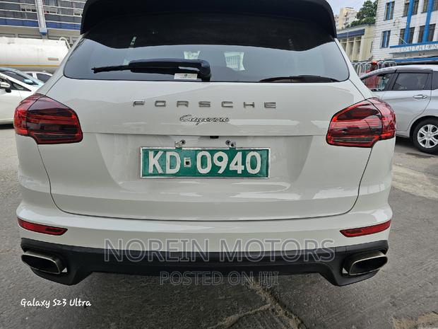 Pre-Owned 2018 Porsche Cayenne in Pearl - Premium SUV