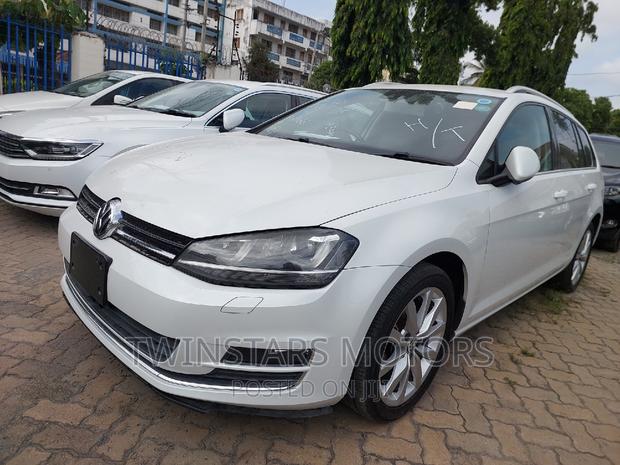 2017 White Volkswagen Golf: A Comfortable Companion!
