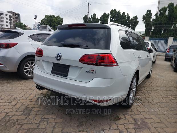 2017 White Volkswagen Golf: A Comfortable Companion!