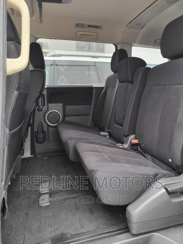 2016 Mitsubishi Delica: Matt Black Exterior - Premium Quality and Style