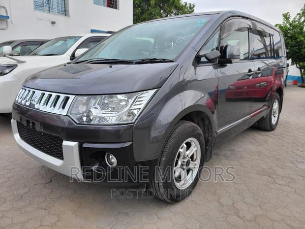 2016 Mitsubishi Delica: Matt Black Exterior - Premium Quality and Style