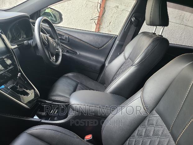 Pre-owned 2016 Toyota Harrier 2.0 4WD, silver exterior