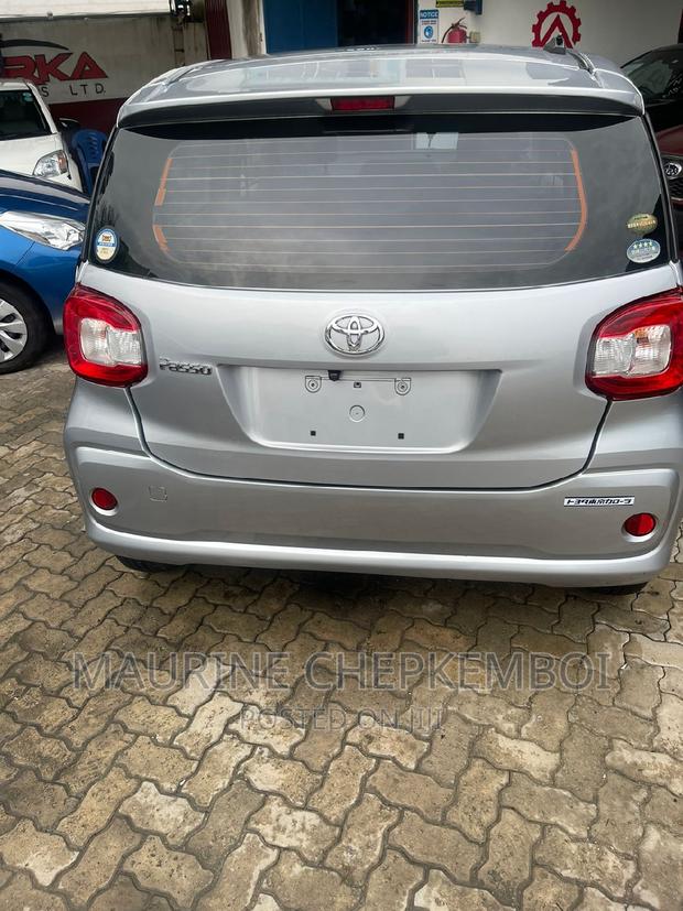 2016 Toyota Passo 1.0 FWD Silver - Reliable and Efficient Compact Sedan
