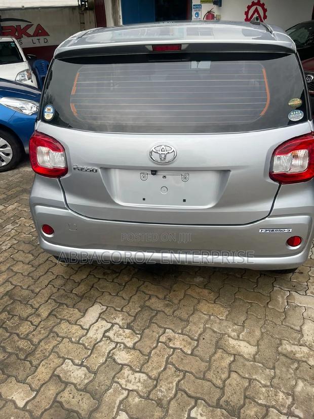 2016 Toyota Passo 1.0 FWD Silver - Reliable and Efficient Compact Sedan