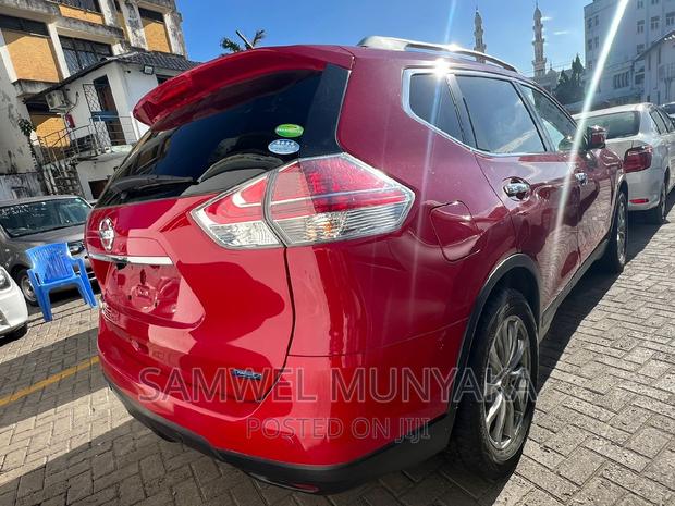 Nissan X-Trail 2.0 Petrol FWD 2017 Red