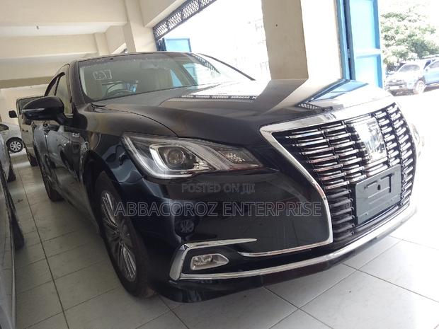 Black 2016 Toyota Crown - Sophisticated Luxury Sedan