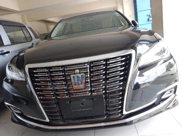 Black 2016 Toyota Crown - Sophisticated Luxury Sedan